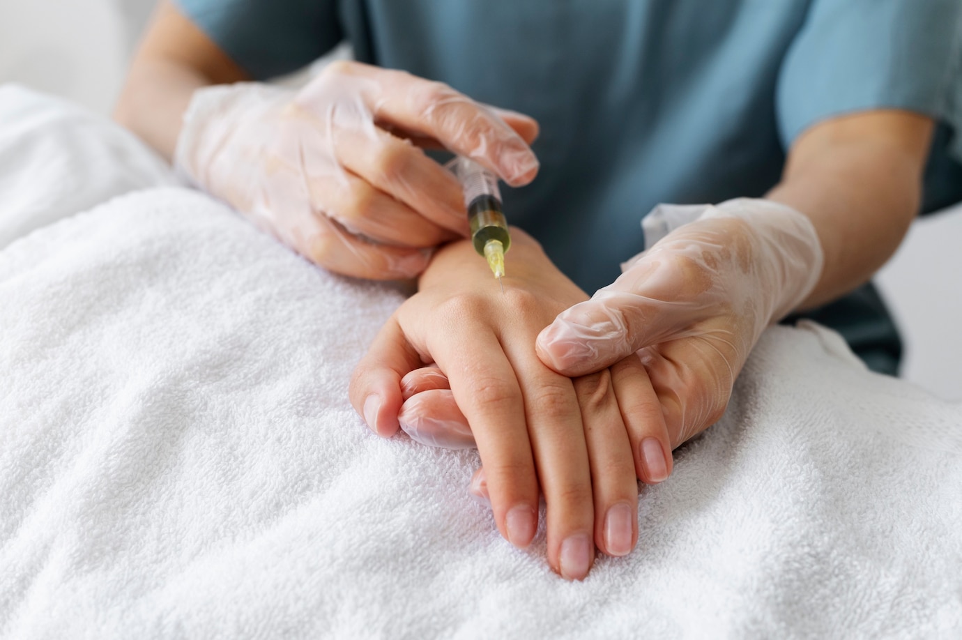 Hand rejuvenation treatment at SKINVITAL